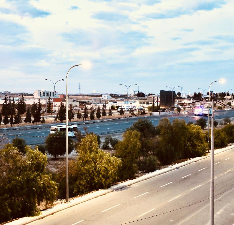 Faraseen Apartments Al Qastal Dış mekan fotoğraf